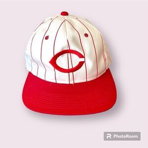 YOUNGAN HAT CO. Vintage Cincinnati Reds Snapback Baseball Hat